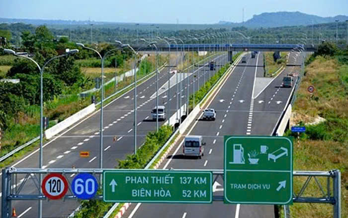 Làm Thế Nào Để Tiết Kiệm Nhiên Liệu Khi Lái Xe Trên Đường Cao Tốc?